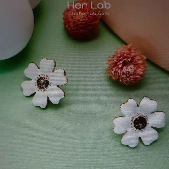 New Her Lab Rose Flower Acrylic Stud Earrings New With Tags - Picture 5 of 6